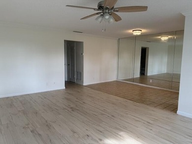 Beautiful 1100sqt condo/villa in desirable Lantana 55+community - photo 9