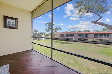 Peaceful & relaxing Golf & Water views from this 2nd floor - photo 2