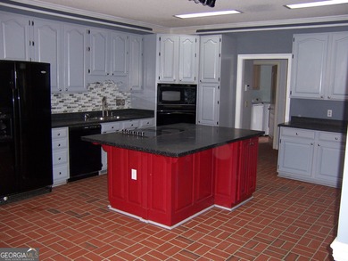 Need some room this is it !!! 5 Bdrm 3 Bth all Brick home. Huge - photo 11