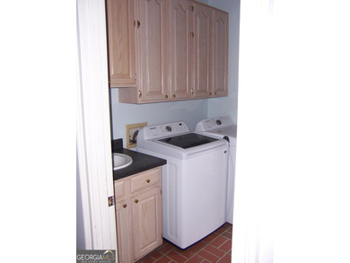 Need some room this is it !!! 5 Bdrm 3 Bth all Brick home. Huge - photo 15