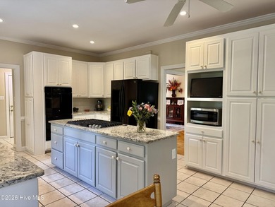 Outstanding curb appeal in this meticulously kept and upgraded - photo 19