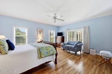 Outstanding curb appeal in this meticulously kept and upgraded - photo 32