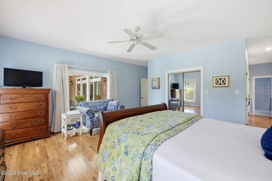 Outstanding curb appeal in this meticulously kept and upgraded - photo 34
