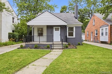 Welcome to this beautifully maintained home in desirable Grosse - photo 1