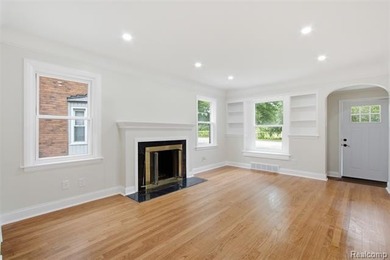 Welcome to this beautifully maintained home in desirable Grosse - photo 2