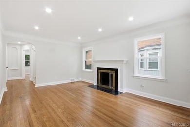 Welcome to this beautifully maintained home in desirable Grosse - photo 3