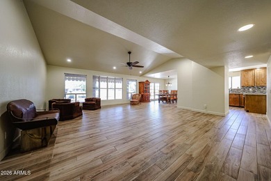 Beautifully updated Alameda Model with an Amazing Lake View. 3 - photo 4