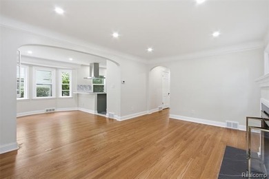 Welcome to this beautifully maintained home in desirable Grosse - photo 4