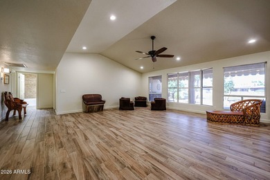 Beautifully updated Alameda Model with an Amazing Lake View. 3 - photo 6