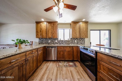 Beautifully updated Alameda Model with an Amazing Lake View. 3 - photo 9