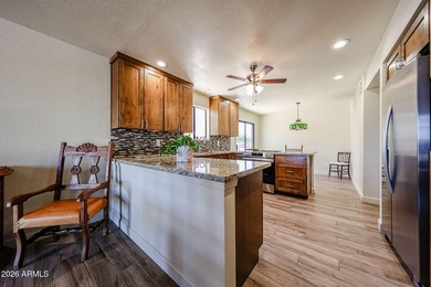 Beautifully updated Alameda Model with an Amazing Lake View. 3 - photo 10