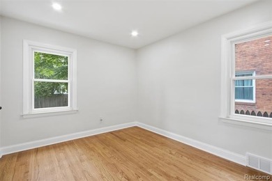 Welcome to this beautifully maintained home in desirable Grosse - photo 10