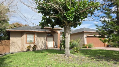 3 BR 2 BA 2 CG CBS home in western PSL. This great location - photo 1
