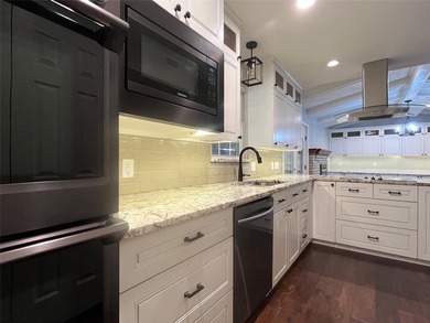So much to like about this home! Great curb appeal with majestic - photo 12