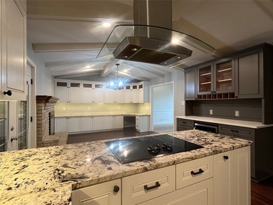 So much to like about this home! Great curb appeal with majestic - photo 14