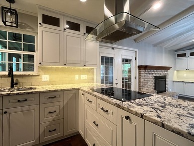 So much to like about this home! Great curb appeal with majestic - photo 15