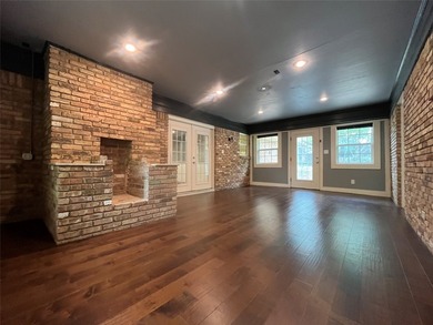 So much to like about this home! Great curb appeal with majestic - photo 18
