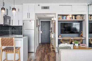 Fully renovated studio with breathtaking, unobstructed bay views - photo 3