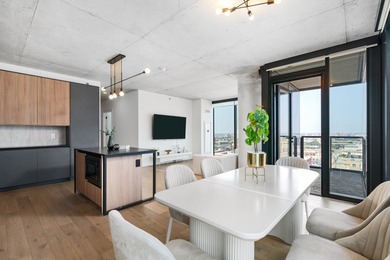 Northwest Corner! Updated unit featuring 2 spacious bedrooms