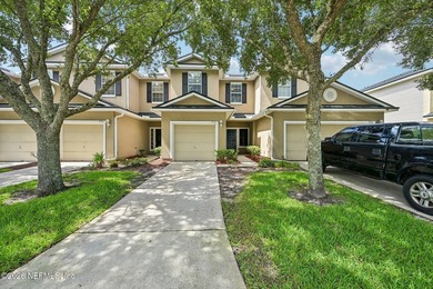 Welcome to this beautiful townhome offering 3 spacious bedrooms - photo 1