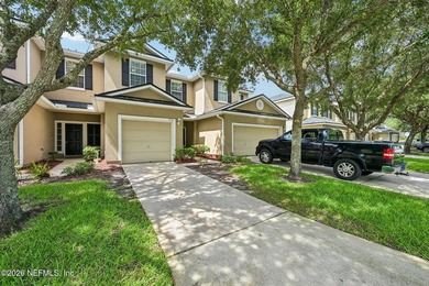 Welcome to this beautiful townhome offering 3 spacious bedrooms - photo 2