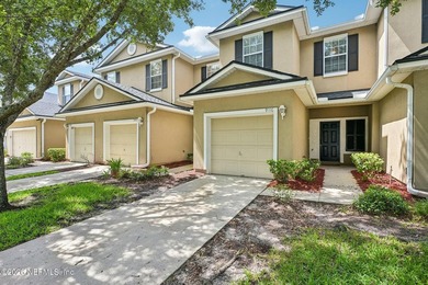 Welcome to this beautiful townhome offering 3 spacious bedrooms - photo 3