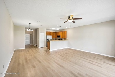 Welcome to this beautiful townhome offering 3 spacious bedrooms - photo 9