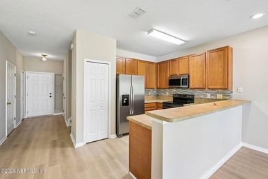 Welcome to this beautiful townhome offering 3 spacious bedrooms - photo 10