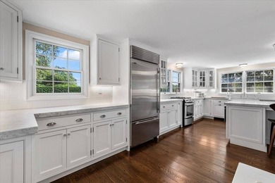 Discover this elegant Water Mill summer retreat, perfectly - photo 16