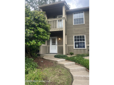 Desirable end unit 2BR/2.5BA townhouse with stylish updates - photo 1