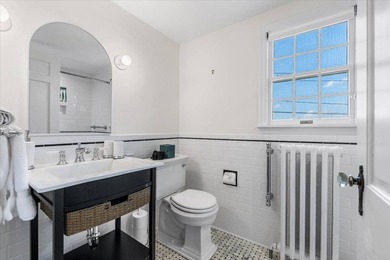 Discover this elegant Water Mill summer retreat, perfectly - photo 21
