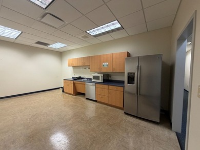 Impressive 21,522 Square-foot building offering exceptional - photo 25