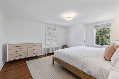 Discover this elegant Water Mill summer retreat, perfectly - photo 25