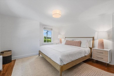 Discover this elegant Water Mill summer retreat, perfectly - photo 26