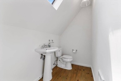 Discover this elegant Water Mill summer retreat, perfectly - photo 30