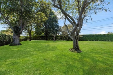 Discover this elegant Water Mill summer retreat, perfectly - photo 35