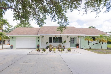 Welcome to your private acre retreat in the highly sought after - photo 1
