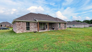 Seller is offering $5000 in buyer closing costs! Like-New Home - photo 5