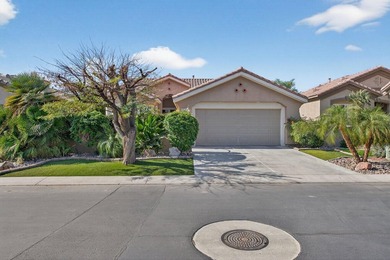 Welcome to this freshly updated 1,764 sq. ft. Canterbury Model - photo 1