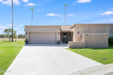 PREMIUM GOLF COURSE LOT! Stunning remodeled single-level home on - photo 1