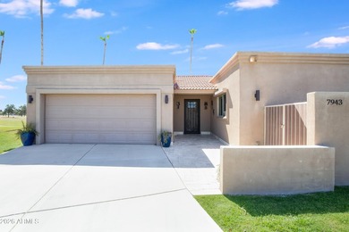 PREMIUM GOLF COURSE LOT! Stunning remodeled single-level home on - photo 2