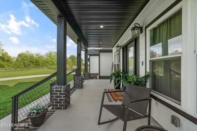 Welcome home to the perfect blend of luxury, comfort, and - photo 7