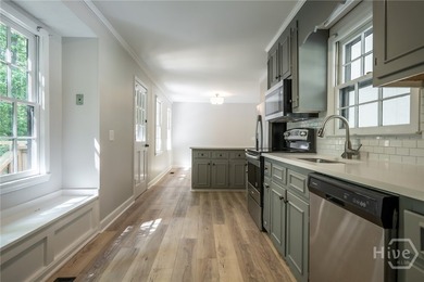 Adorable and fully remodeled ranch on a basement in the highly - photo 11