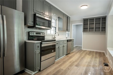 Adorable and fully remodeled ranch on a basement in the highly - photo 13