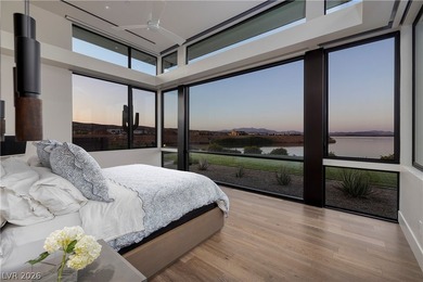 Designed by Swaback, an apprentice of Frank Lloyd Wright, this - photo 20