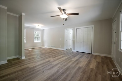 Adorable and fully remodeled ranch on a basement in the highly - photo 21