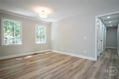 Adorable and fully remodeled ranch on a basement in the highly - photo 24