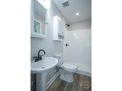 Adorable and fully remodeled ranch on a basement in the highly - photo 31