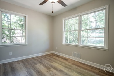Adorable and fully remodeled ranch on a basement in the highly - photo 33