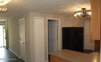 Step into this cozy 3-bedroom, 3-bathroom home nestled in a - photo 3